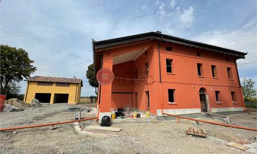 NUOVA PORZIONE DI VILLA IN BORGO DI CAMPAGNA