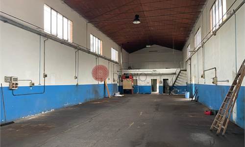 CAPANNONE INDIPENDENTE MQ 450 CON AREA CORTILIVA